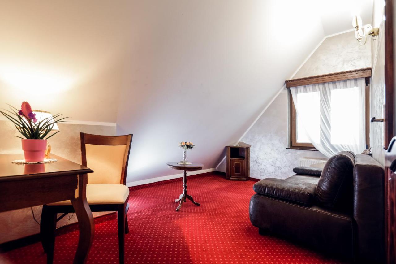 Hotel Dunav Илок Экстерьер фото