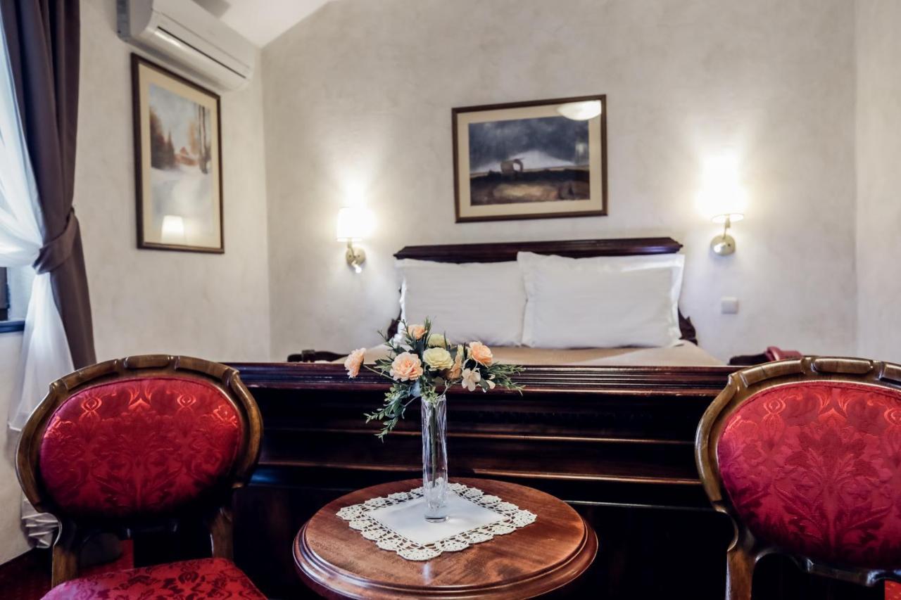 Hotel Dunav Илок Экстерьер фото