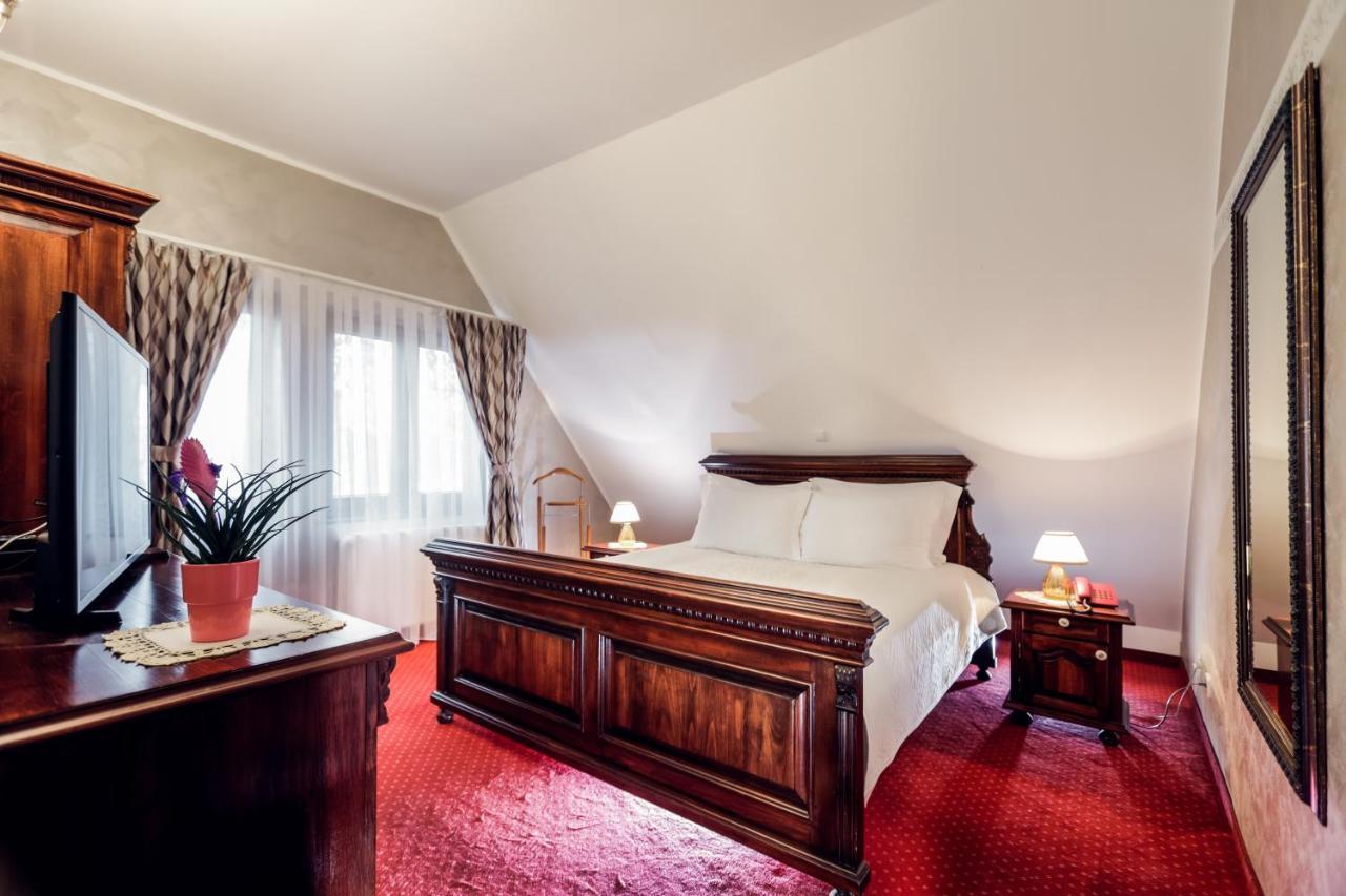 Hotel Dunav Илок Экстерьер фото