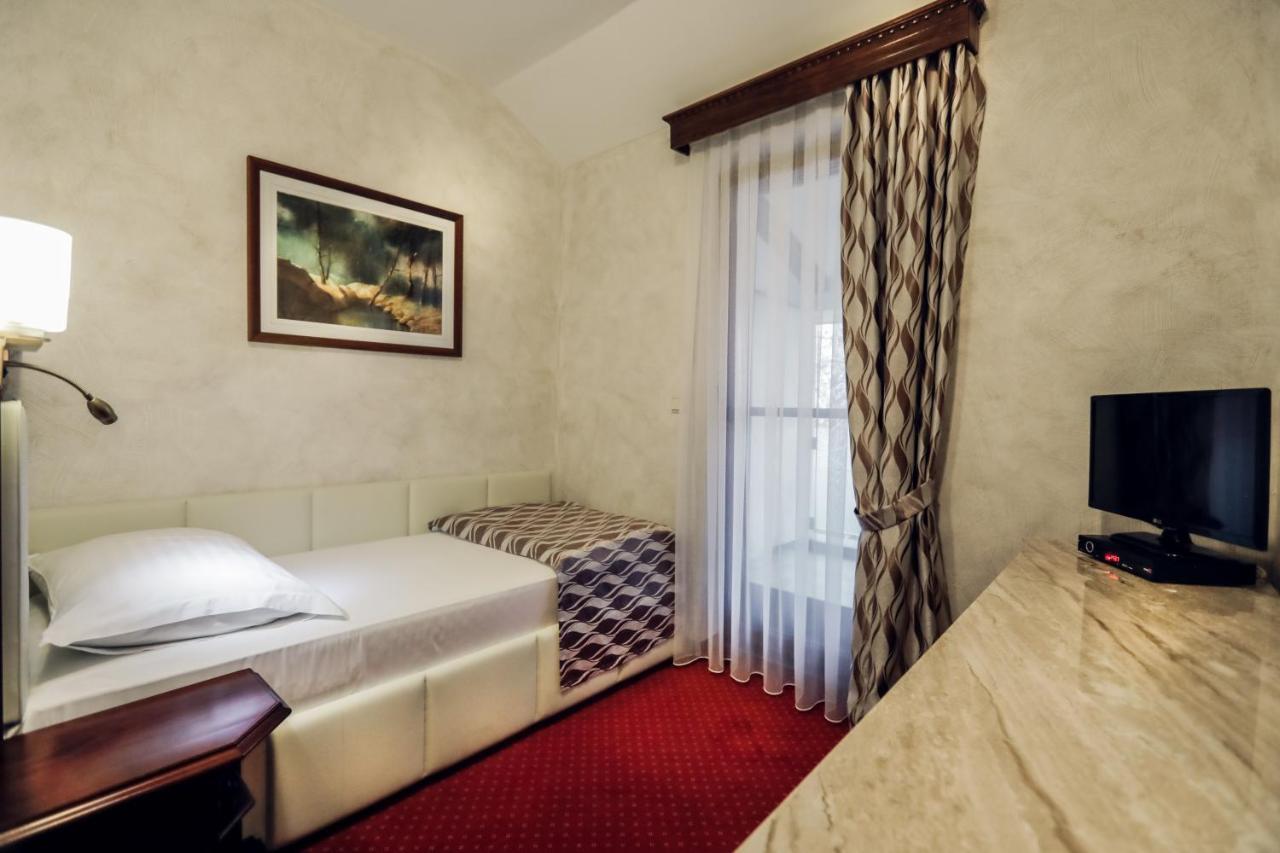Hotel Dunav Илок Экстерьер фото