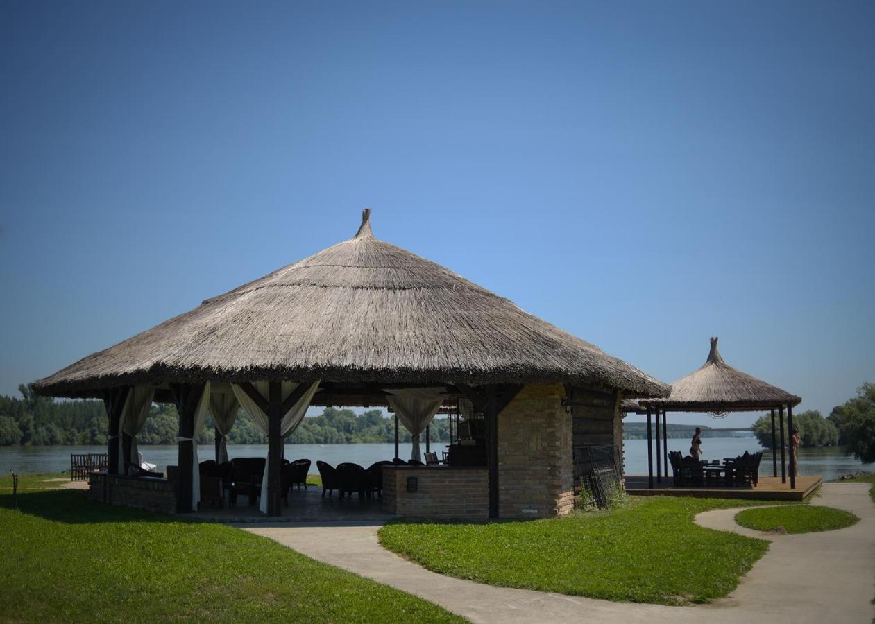 Hotel Dunav Илок Экстерьер фото