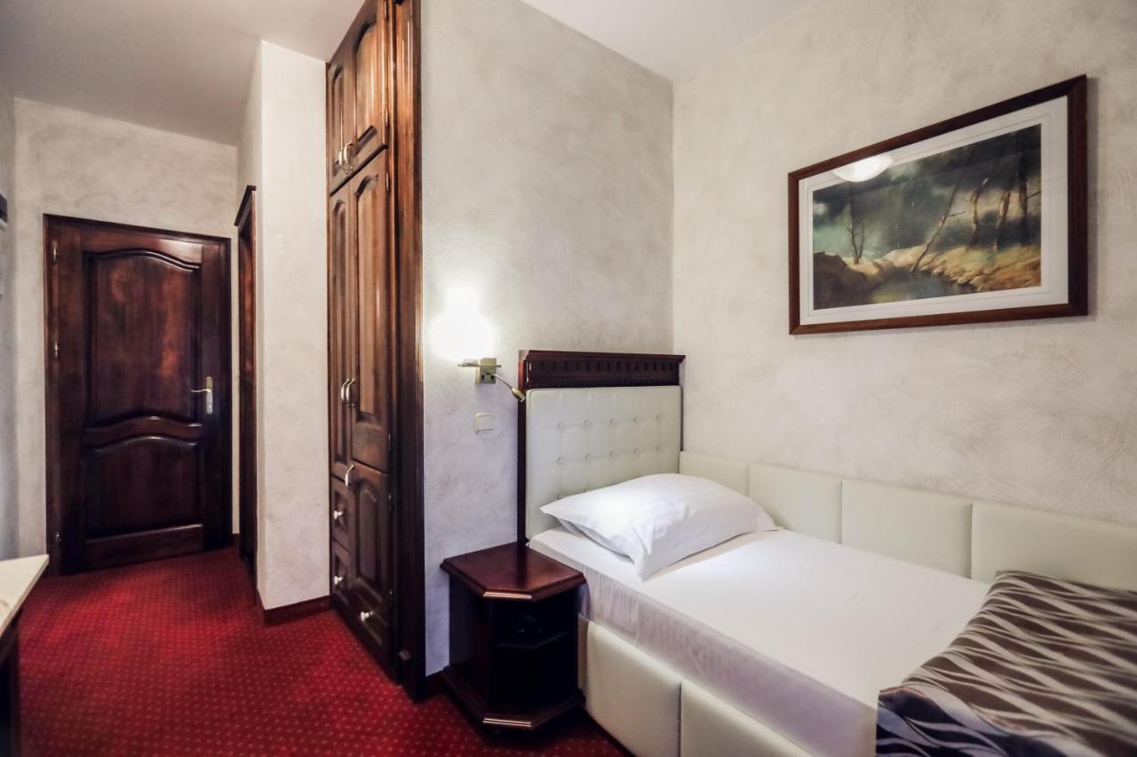 Hotel Dunav Илок Экстерьер фото