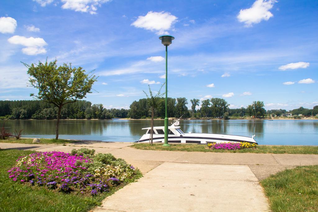 Hotel Dunav Илок Экстерьер фото