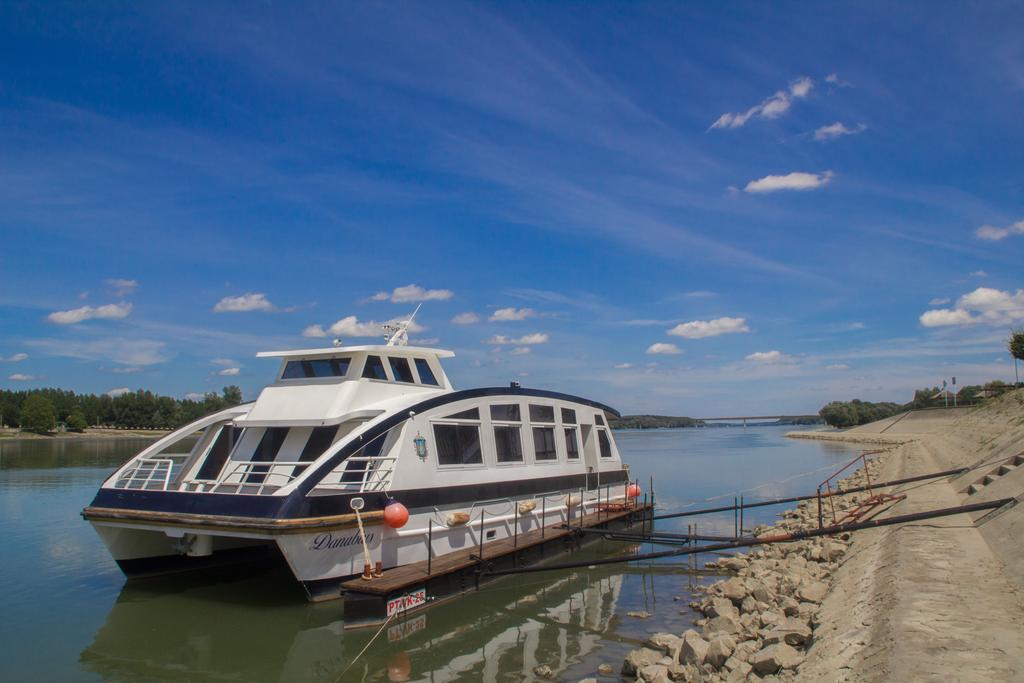 Hotel Dunav Илок Экстерьер фото