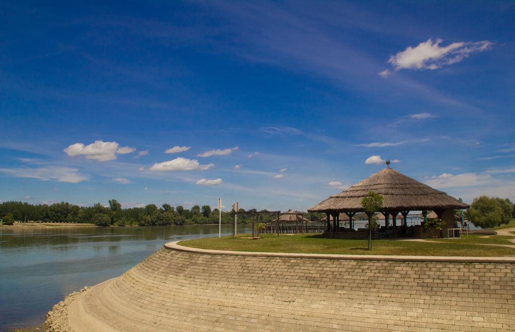 Hotel Dunav Илок Экстерьер фото