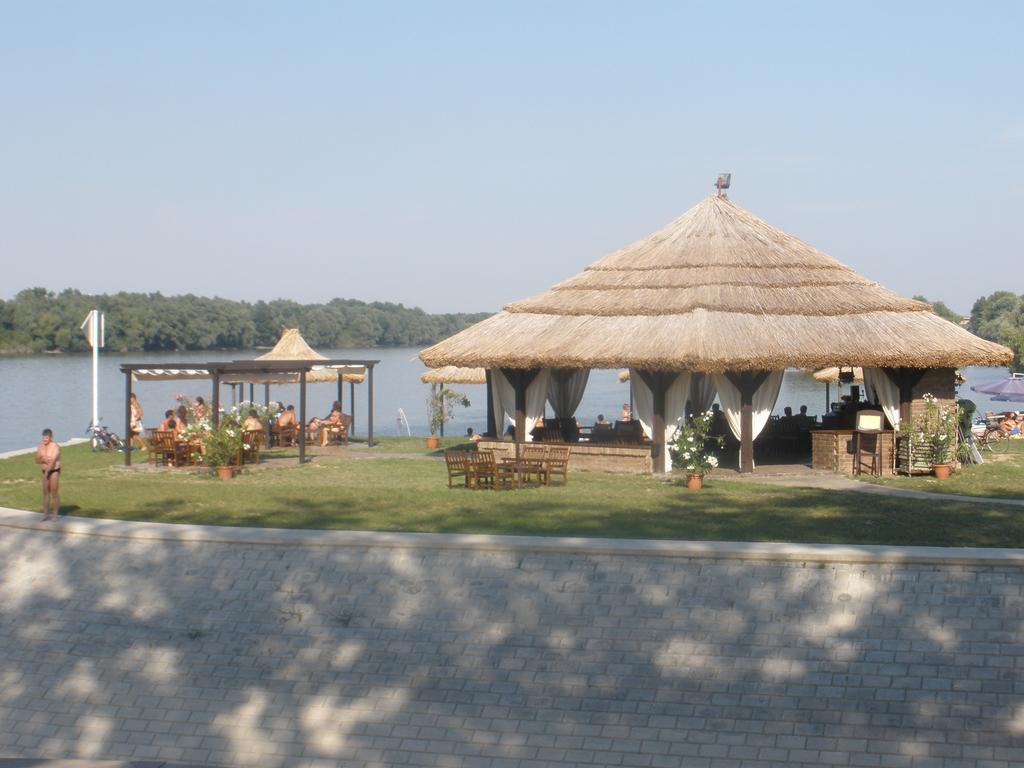 Hotel Dunav Илок Экстерьер фото